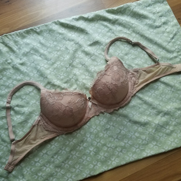 VS Body by Victoria lined demi size 32d - Picture 2 of 4